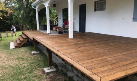 Terrasse en bois Étang-Salé